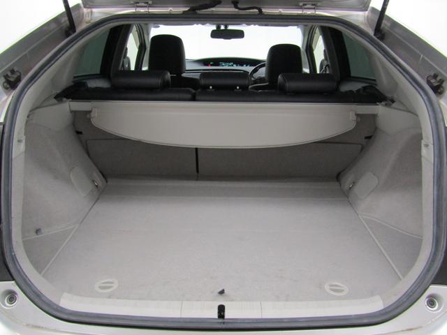 プリウス Ｇ　後期　黒半革シート　車高調　１９インチＡＷ　ＬＥＤテールランプ　ＬＥＤデイライト　ＨＩＤヘッドライト　ＬＥＤフォグ　８インチナビＢカメラ　コンビハンドル　オートクルーズＣ　タッチトレーサーディスプレイ（30枚目）