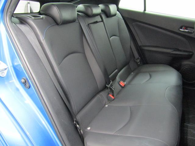 プリウス Ａツーリングセレクション　後期　黒革シート　リヤトラフィックアラート　ブラインドスポットモニター　ヘッドアップディスプレイ　１７インチＡＷ　ナビＢカメラ　ドラレコ　ＡＣ電源　シートヒーター　ロードサインアシスト　先行車発進通知（18枚目）