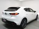 ＭＡＺＤＡ３ファストバック ＸＤバーガンディ　セレクション　赤革シート　レーダークルーズ　ブラインドスポットモニタ　フロント＆リヤトラフィックアラート　レーンキープアシスト　衝突軽減ブレーキ　１８インチＡＷ　ナビ３６０度カメラ地デジ　ドラレコ（3枚目）