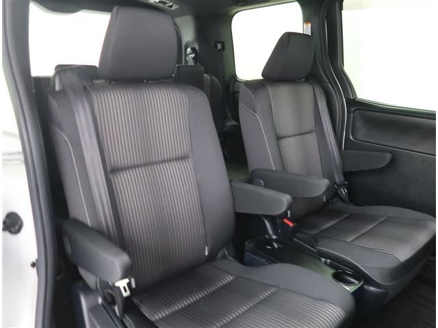 ヴォクシー ハイブリッドＺＳ　煌ＩＩ　衝突被害軽減装置　ＳＤナビ　フルセグ　ＣＤ　ＤＶＤ　ＵＳＢ　ＨＤＭＩ　Ｂｌｕｅｔｏｏｔｈ　後席モニター　ドラレコ　シートヒーター　純正アルミ　両側電動スライドドア　ＥＴＣ２．０　バックカメラ（17枚目）