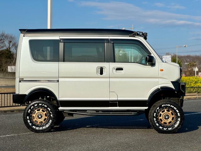 ＮＶ１００クリッパーバン ＤＸ　ＧＬエマージェンシーブレーキパッケージ　普通車公認・１ナンバー登録　色替車　ジムリィフェイス・Ｒバンパ－　社外５．５インチリフトアップ　ＢＥＡＳＴ－Ｒフェンダ－・サイドステップ　ＸＴＲＥＭＥ－Ｊ１６ＡＷ　ＳＰＡＲＣＯセミバケ　ＭＯＭＯステ（9枚目）