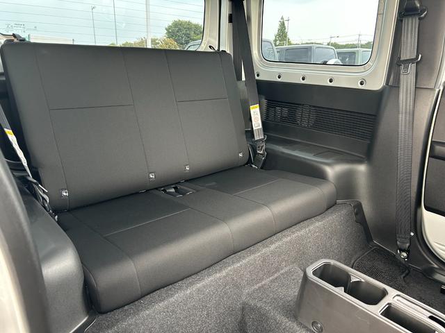 ジムニー ＸＧ　１年保証付　修復歴無　禁煙　運転支援　新車保証書・記録簿　足廻リフトアップ　ＯＲＩＧＩＮ前後バンパー・フロントグリル・オーバーフェンダ　ＯＲＩＧＩＮ１６ＡＷ　ｃａｒｒｏｚｅｒｉａ７型ナビ・ＴＶ　ＥＴＣ（18枚目）