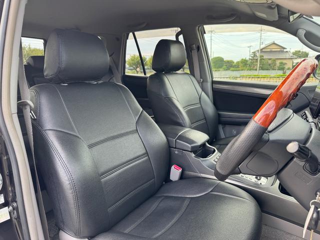 ハイラックスサーフ ＳＳＲ－Ｘリミテッド　修復歴無　最終型　特別仕様車　ＦＬＥＸ２インチアップサス　ＬＥＸＸＥＬ１７ＡＷ　ルーフレール　前後フォグ　ｓｔｒａｄａ９型ナビ・ＴＶ　バックカメラ　１００Ｖ電源　黒革調シートカバー　茶木目ステアリング（17枚目）