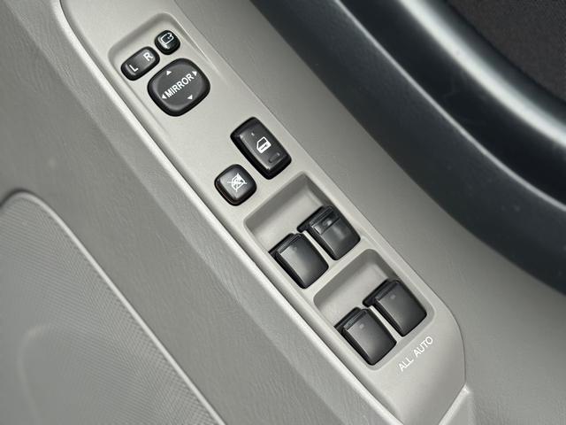 ハイラックスサーフ ＳＳＲ－Ｘリミテッド　修復歴無　最終型　特別仕様車　ＦＬＥＸ２インチアップサス　ＬＥＸＸＥＬ１７ＡＷ　ルーフレール　前後フォグ　ｓｔｒａｄａ９型ナビ・ＴＶ　バックカメラ　１００Ｖ電源　黒革調シートカバー　茶木目ステアリング（35枚目）