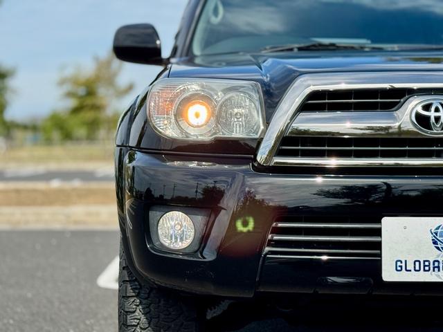 ハイラックスサーフ ＳＳＲ－Ｘリミテッド　修復歴無　最終型　特別仕様車　ＦＬＥＸ２インチアップサス　ＬＥＸＸＥＬ１７ＡＷ　ルーフレール　前後フォグ　ｓｔｒａｄａ９型ナビ・ＴＶ　バックカメラ　１００Ｖ電源　黒革調シートカバー　茶木目ステアリング（37枚目）