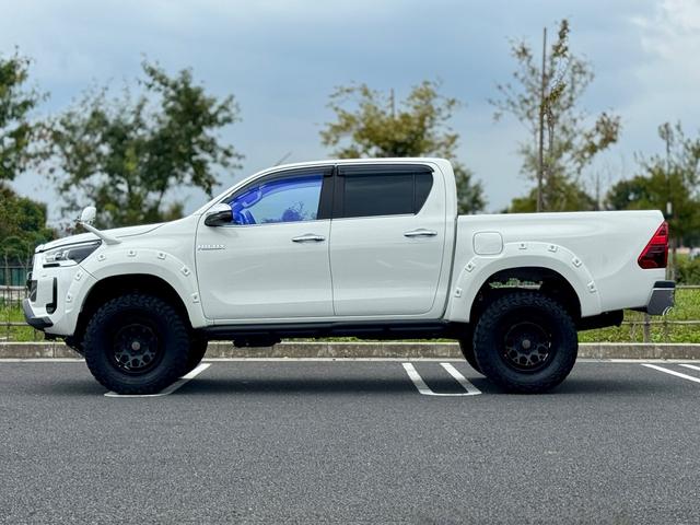 ハイラックス Ｚ　後期型　禁煙　ワンオーナー　運転支援　足廻・ボディーリフトアップ　ＧＩ★ＧＥＡＲオーバーフェンダー・サイドステップ　ＲＡＹＳ１７ＡＷ　７型ナビ・Ｂカメラ・ＢＴ　レーダークルコン　コーナーセンサ　ＥＴＣ（9枚目）