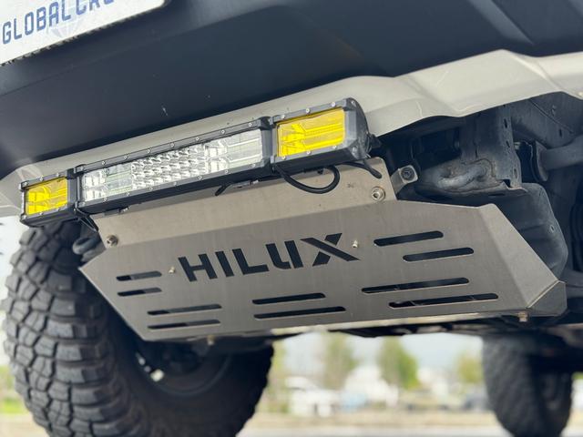 ハイラックス Ｚ　後期型　禁煙　ワンオーナー　運転支援　足廻・ボディーリフトアップ　ＧＩ★ＧＥＡＲオーバーフェンダー・サイドステップ　ＲＡＹＳ１７ＡＷ　７型ナビ・Ｂカメラ・ＢＴ　レーダークルコン　コーナーセンサ　ＥＴＣ（49枚目）