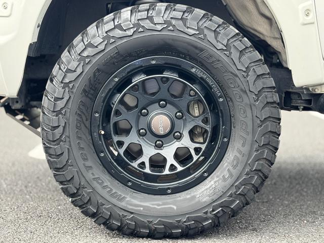 ハイラックス Ｚ　後期型　禁煙　ワンオーナー　運転支援　足廻・ボディーリフトアップ　ＧＩ★ＧＥＡＲオーバーフェンダー・サイドステップ　ＲＡＹＳ１７ＡＷ　７型ナビ・Ｂカメラ・ＢＴ　レーダークルコン　コーナーセンサ　ＥＴＣ（56枚目）