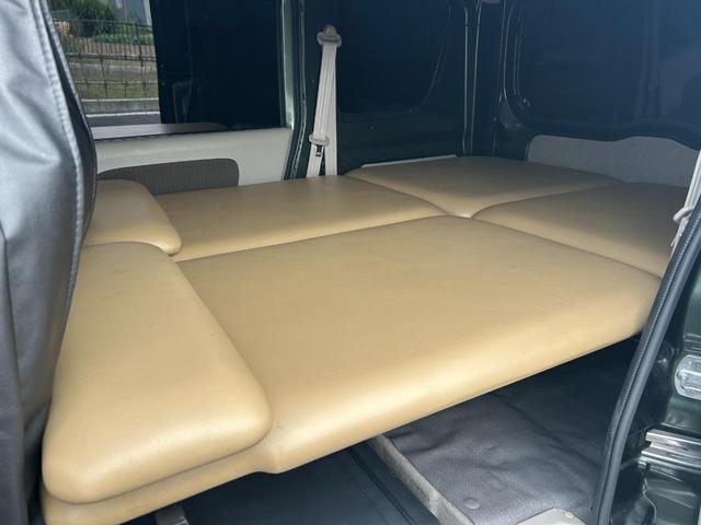 エブリイ ジョインターボ　修復歴無　５速Ｍ／Ｔ　社外リフトアップ　Ｐｌｕｓｌｉｎｅ前後バンパ　ＤＥＡＮ１６ＡＷ　ＳＵＮＡＵＴＯヒッチメンバ－　ル－フラック　ベットキット　黒革調シ－トカバ－　社外１０型ナビ・ＴＶ・ＢＴ・Ｂカメラ（24枚目）