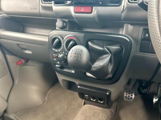 エブリイ ジョインターボ　修復歴無　５速Ｍ／Ｔ　社外リフトアップ　Ｐｌｕｓｌｉｎｅ前後バンパ　ＤＥＡＮ１６ＡＷ　ＳＵＮＡＵＴＯヒッチメンバ－　ル－フラック　ベットキット　黒革調シ－トカバ－　社外１０型ナビ・ＴＶ・ＢＴ・Ｂカメラ（30枚目）