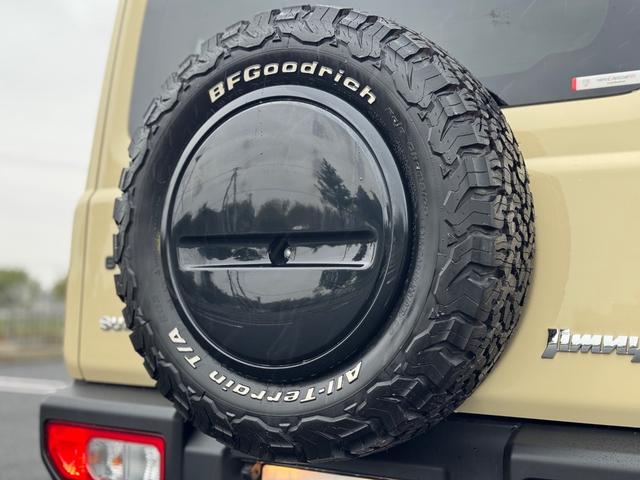 ジムニー XC 修復歴無 DAMDtheROOTSグリル 社外足廻リフトアップサス APIO16inchAW LEDヘッドライト carrozzeria7型ディスプレイオーディオ・Bカメラ シートヒーター 背面タイヤ(53枚目)
