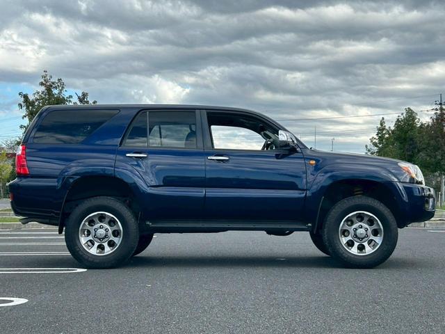 ハイラックスサーフ ＳＳＲ－Ｘ　後期型　修復無　社外足廻リフトアップ　ＳＨＶＥＬサス　ＲＡＮＣＨＯショック　ラテラルロッド　ＦＪ純正１７インチＡＷ　ＲＥＮＥＧＡＤＥＡ／Ｔ　ｓｔｒａｄａ７型メモリナビ・フルセグ・Ｂカメラ・ＢＴ　ＥＴＣ（9枚目）