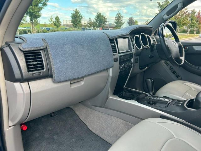 ハイラックスサーフ ＳＳＲ－Ｘ　後期型　修復無　社外足廻リフトアップ　ＳＨＶＥＬサス　ＲＡＮＣＨＯショック　ラテラルロッド　ＦＪ純正１７インチＡＷ　ＲＥＮＥＧＡＤＥＡ／Ｔ　ｓｔｒａｄａ７型メモリナビ・フルセグ・Ｂカメラ・ＢＴ　ＥＴＣ（17枚目）