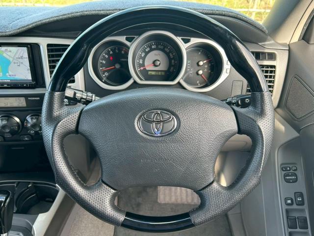 ハイラックスサーフ ＳＳＲ－Ｘ　後期型　修復無　社外足廻リフトアップ　ＳＨＶＥＬサス　ＲＡＮＣＨＯショック　ラテラルロッド　ＦＪ純正１７インチＡＷ　ＲＥＮＥＧＡＤＥＡ／Ｔ　ｓｔｒａｄａ７型メモリナビ・フルセグ・Ｂカメラ・ＢＴ　ＥＴＣ（26枚目）