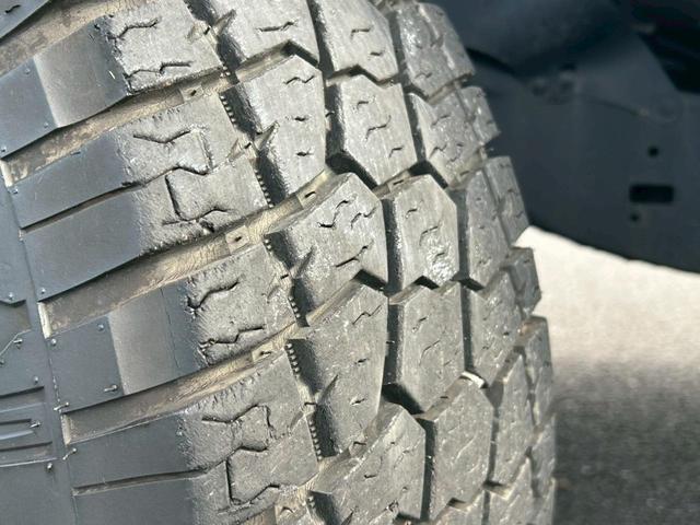 ハイラックスサーフ ＳＳＲ－Ｘ　後期型　修復無　社外足廻リフトアップ　ＳＨＶＥＬサス　ＲＡＮＣＨＯショック　ラテラルロッド　ＦＪ純正１７インチＡＷ　ＲＥＮＥＧＡＤＥＡ／Ｔ　ｓｔｒａｄａ７型メモリナビ・フルセグ・Ｂカメラ・ＢＴ　ＥＴＣ（52枚目）