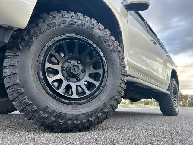 ランドクルーザープラド ＴＸ　社外足廻リフトアップ　ＫＥＤＤＩＳサス　ＡＲＢショック　ラテラルロッド　ＤＥＬＴＡＦＯＲＣＥ１７ｉｎｃｈＡＷ　ＷＩＬＤＰＥＡＫ　Ｍ／Ｔ　ＧＡＮＡＤＯＲマフラー　７型ＨＤＤナビ・ＢＴ・Ｂカメラ　ＥＴＣ（21枚目）