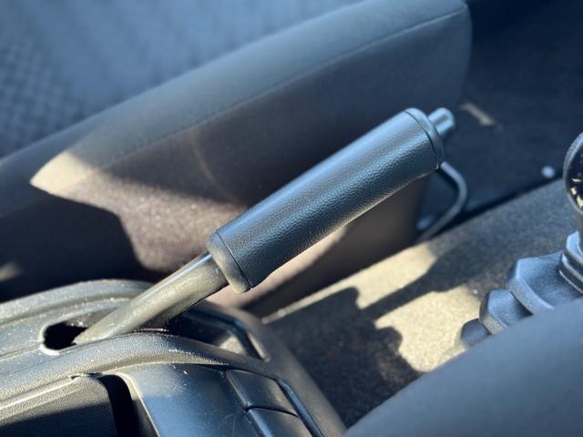 ジムニー XG 修復歴無 5速MT 社外足廻リフトアップ AUTOCROSS16AW OPENCOUNTRY M/T HKSマフラー INNOルーフキャリア Pioneer7型ディスプレイオーディオ 純正フロアマット(30枚目)