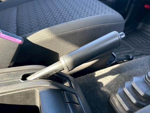 ジムニー ＸＧ　修復歴無　５速ＭＴ　ＭＯＮＳＴＥＲ　ＳＰＯＲＴ足廻リフトアップ　リーディングアーム　トレーリングアーム　ＰＥＭＭＹＬＡＮＥ前後バンパー　ＧＥＯＬＡＮＤＡＲ　Ｍ／Ｔ　社外マフラー　パイオニア７型ＳＤナビ（30枚目）