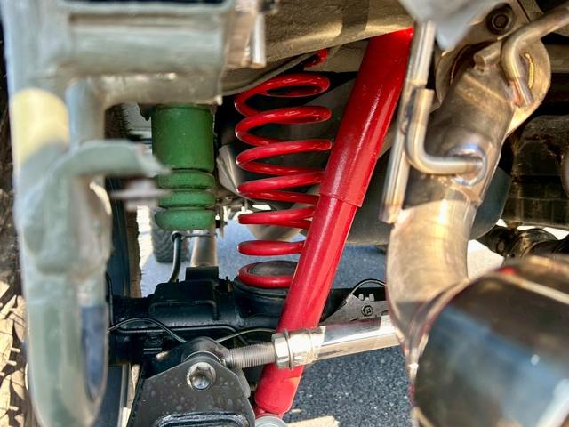 ジムニー ＸＧ　修復歴無　５速ＭＴ　ＭＯＮＳＴＥＲ　ＳＰＯＲＴ足廻リフトアップ　リーディングアーム　トレーリングアーム　ＰＥＭＭＹＬＡＮＥ前後バンパー　ＧＥＯＬＡＮＤＡＲ　Ｍ／Ｔ　社外マフラー　パイオニア７型ＳＤナビ（49枚目）