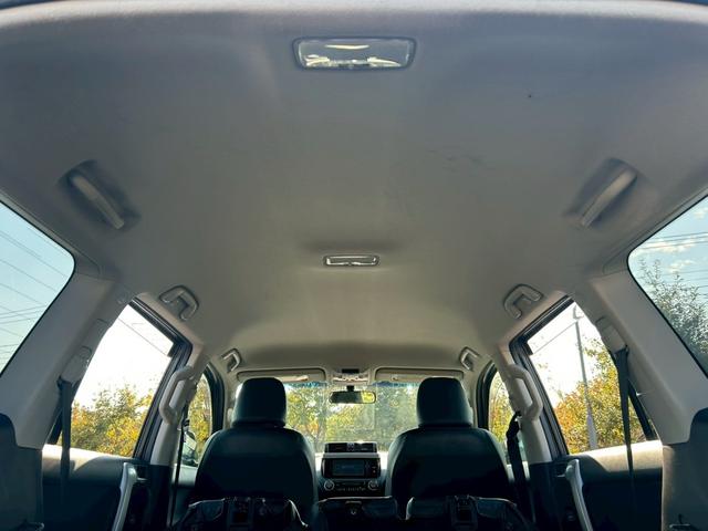 ランドクルーザープラド TX 新車保証書・記録簿 修復無 ONESAS2インチリフトアップ KMC20inchAW サイドステップ ルーフレール リアスポイラー マルチテレインセレクト 黒レザーシートカバー ETC スマートキー(24枚目)