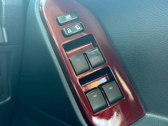 ランドクルーザープラド TX 新車保証書・記録簿 修復無 ONESAS2インチリフトアップ KMC20inchAW サイドステップ ルーフレール リアスポイラー マルチテレインセレクト 黒レザーシートカバー ETC スマートキー(31枚目)