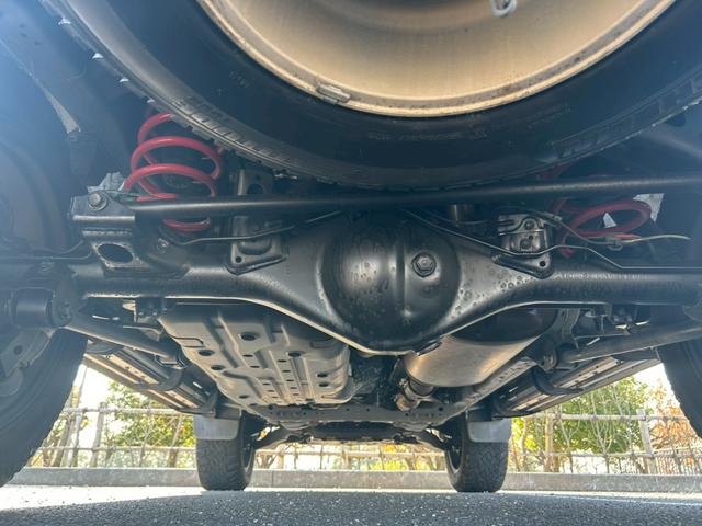 ランドクルーザープラド TX 新車保証書・記録簿 修復無 ONESAS2インチリフトアップ KMC20inchAW サイドステップ ルーフレール リアスポイラー マルチテレインセレクト 黒レザーシートカバー ETC スマートキー(52枚目)