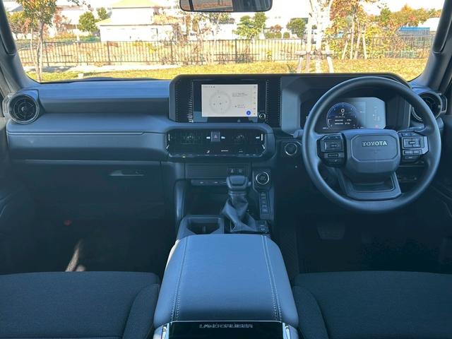 ランドクルーザー２５０ ＧＸ　ディーゼルターボ　新車保証書・記録簿　禁煙車　運転支援　ルーフレール　コーナーセンサー　純正ディスプレイオーディオ・ＴＶ・ＨＤＭＩ　全周囲カメラ　ナノイーエアコン　純正フロアマット　トノカバー　ＢＳＭ（15枚目）