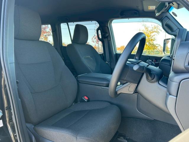 ランドクルーザー２５０ ＧＸ　ディーゼルターボ　新車保証書・記録簿　禁煙車　運転支援　ルーフレール　コーナーセンサー　純正ディスプレイオーディオ・ＴＶ・ＨＤＭＩ　全周囲カメラ　ナノイーエアコン　純正フロアマット　トノカバー　ＢＳＭ（18枚目）