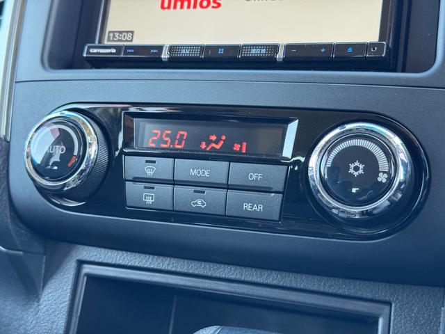 この度は、当社のお車をご覧頂き誠にありがとうございます。お車の状態や、装備の詳細は無料通話のフリーダイヤルにてお気軽にご連絡ください。担当者がご案内させていただきます。