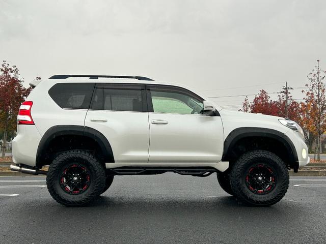 ランドクルーザープラド ＴＸ　新車保証書・記録簿　修復無　ＧＥＯＬＡＮＤＡＲ３５×１２．５ｉｎｃｈＭ／Ｔ　ＲＯＡＤＨＯＵＳＥオーバーフェンダー　Ｎ－ＦＡＢサイドステップ　ＧＡＮＡＤＯＲマフラー　ヒッチメンバー　ＳＤナビ・Ｂカメラ（9枚目）