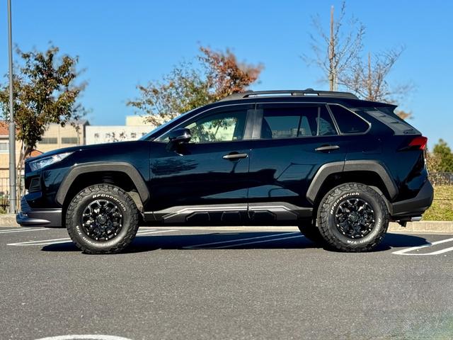 ＲＡＶ４ アドベンチャー　オフロードパッケージ　特別仕様車　ワンオ－ナ－　ＪＡＯＳプロテクタ－キット・リフトアップ　ＧＩ★ＧＥＡＲヒッチメンバ－　ＣＲＩＭＳＯＮ１６ＡＷ　ベ－スキャリア　純正ディスプレイオ－ディオ　全周囲カメラ　冷暖房付パワ－シ－ト（10枚目）