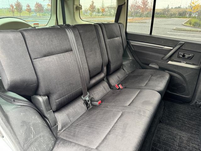 パジェロ ロング　ＧＲ　後期型　修復無　ディーゼルターボ　純正１７ＡＷ　サイドステップ　ルーフレール　背面タイヤ　リアフォグ　ＣＵＲＴヒッチメンバー　Ｃｌａｒｉｏｎ７型ナビ・ＴＶ・バックカメラ・ＢＴ　シートヒーター　ＥＴＣ（13枚目）