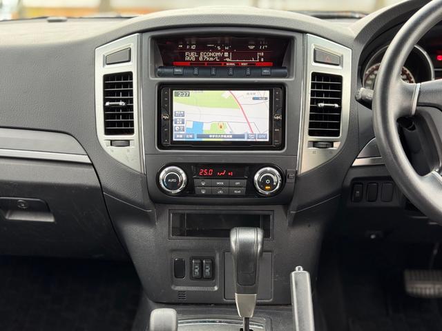 パジェロ ロング　ＧＲ　後期型　修復無　ディーゼルターボ　純正１７ＡＷ　サイドステップ　ルーフレール　背面タイヤ　リアフォグ　ＣＵＲＴヒッチメンバー　Ｃｌａｒｉｏｎ７型ナビ・ＴＶ・バックカメラ・ＢＴ　シートヒーター　ＥＴＣ（21枚目）