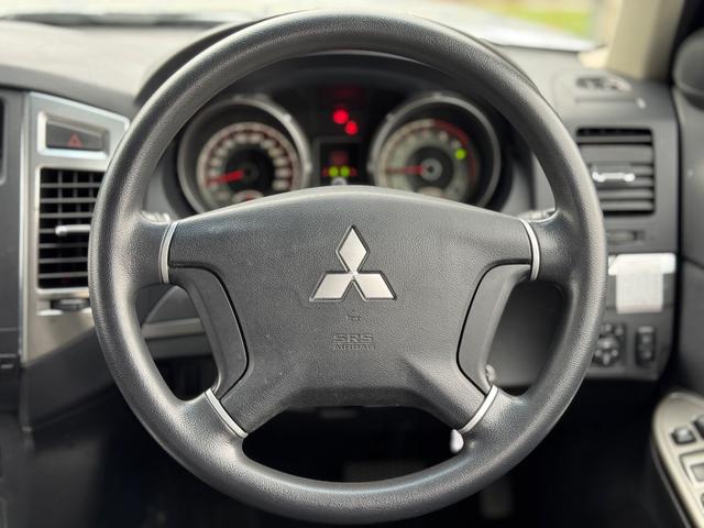 パジェロ ロング　ＧＲ　後期型　修復無　ディーゼルターボ　純正１７ＡＷ　サイドステップ　ルーフレール　背面タイヤ　リアフォグ　ＣＵＲＴヒッチメンバー　Ｃｌａｒｉｏｎ７型ナビ・ＴＶ・バックカメラ・ＢＴ　シートヒーター　ＥＴＣ（22枚目）