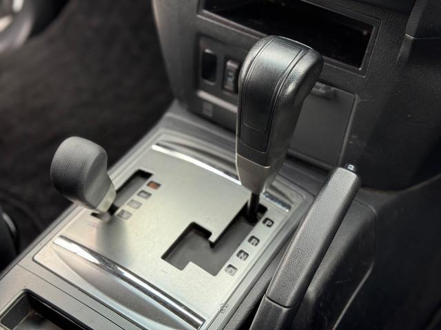 パジェロ ロング　ＧＲ　後期型　修復無　ディーゼルターボ　純正１７ＡＷ　サイドステップ　ルーフレール　背面タイヤ　リアフォグ　ＣＵＲＴヒッチメンバー　Ｃｌａｒｉｏｎ７型ナビ・ＴＶ・バックカメラ・ＢＴ　シートヒーター　ＥＴＣ（27枚目）