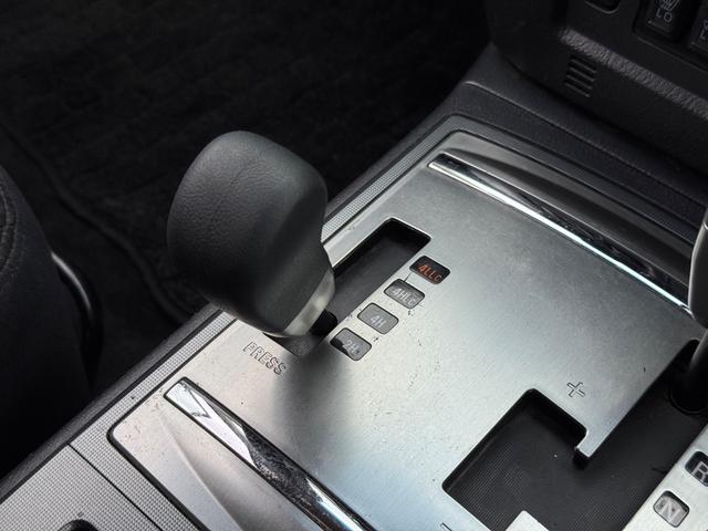 パジェロ ロング　ＧＲ　後期型　修復無　ディーゼルターボ　純正１７ＡＷ　サイドステップ　ルーフレール　背面タイヤ　リアフォグ　ＣＵＲＴヒッチメンバー　Ｃｌａｒｉｏｎ７型ナビ・ＴＶ・バックカメラ・ＢＴ　シートヒーター　ＥＴＣ（28枚目）