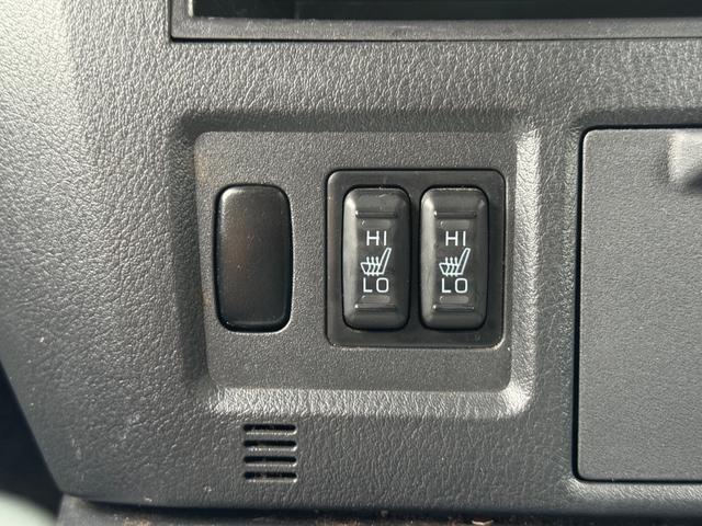 パジェロ ロング　ＧＲ　後期型　修復無　ディーゼルターボ　純正１７ＡＷ　サイドステップ　ルーフレール　背面タイヤ　リアフォグ　ＣＵＲＴヒッチメンバー　Ｃｌａｒｉｏｎ７型ナビ・ＴＶ・バックカメラ・ＢＴ　シートヒーター　ＥＴＣ（30枚目）