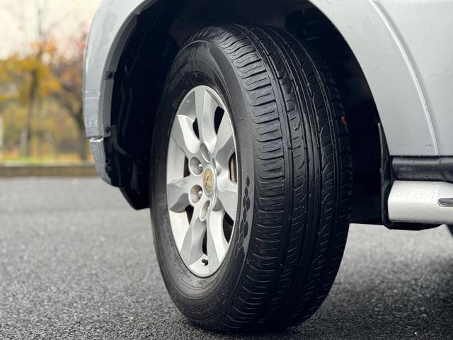 パジェロ ロング　ＧＲ　後期型　修復無　ディーゼルターボ　純正１７ＡＷ　サイドステップ　ルーフレール　背面タイヤ　リアフォグ　ＣＵＲＴヒッチメンバー　Ｃｌａｒｉｏｎ７型ナビ・ＴＶ・バックカメラ・ＢＴ　シートヒーター　ＥＴＣ（35枚目）