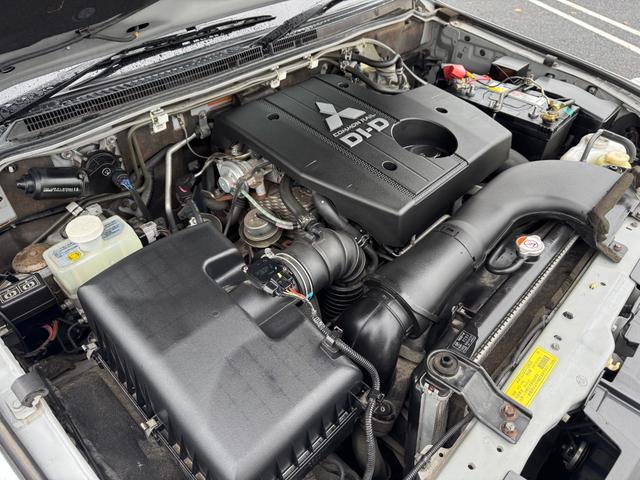 パジェロ ロング　ＧＲ　後期型　修復無　ディーゼルターボ　純正１７ＡＷ　サイドステップ　ルーフレール　背面タイヤ　リアフォグ　ＣＵＲＴヒッチメンバー　Ｃｌａｒｉｏｎ７型ナビ・ＴＶ・バックカメラ・ＢＴ　シートヒーター　ＥＴＣ（36枚目）