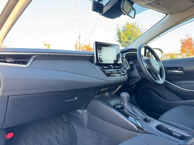 カローラツーリング ハイブリッド　Ｇ－Ｘ　プラス　ユーザー様買取車　特別仕様　禁煙車　修復歴無　運転支援　ＬＥＤヘッドライト　Ｆフォグ　コーナーセンサー　レーダークルコン　純正ディスプレイオーディオ　純正マット　トノカバー　ＥＴＣ２．０　スマートキー（17枚目）