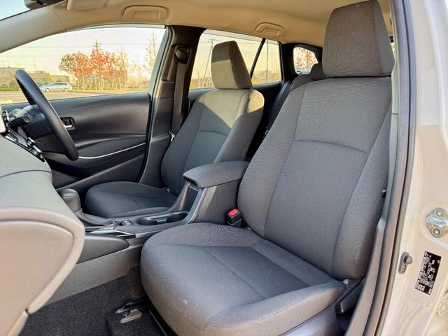 カローラツーリング ハイブリッド　Ｇ－Ｘ　プラス　ユーザー様買取車　特別仕様　禁煙車　修復歴無　運転支援　ＬＥＤヘッドライト　Ｆフォグ　コーナーセンサー　レーダークルコン　純正ディスプレイオーディオ　純正マット　トノカバー　ＥＴＣ２．０　スマートキー（19枚目）