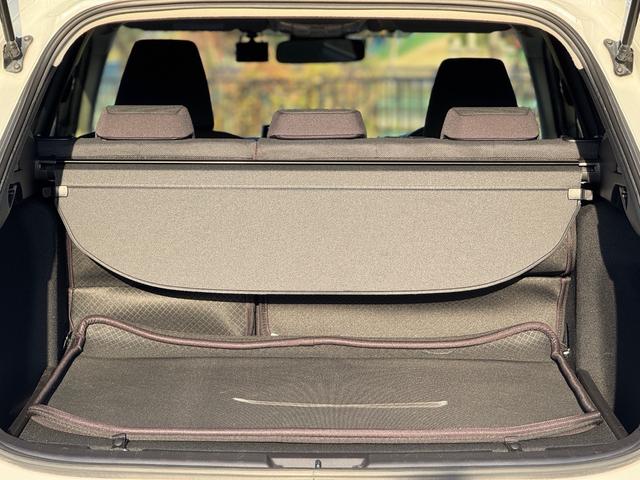 カローラツーリング ハイブリッド　Ｇ－Ｘ　プラス　ユーザー様買取車　特別仕様　禁煙車　修復歴無　運転支援　ＬＥＤヘッドライト　Ｆフォグ　コーナーセンサー　レーダークルコン　純正ディスプレイオーディオ　純正マット　トノカバー　ＥＴＣ２．０　スマートキー（23枚目）