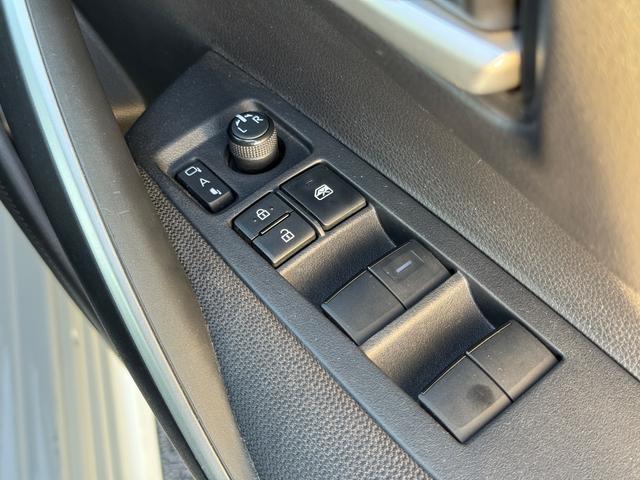 カローラツーリング ハイブリッド　Ｇ－Ｘ　プラス　ユーザー様買取車　特別仕様　禁煙車　修復歴無　運転支援　ＬＥＤヘッドライト　Ｆフォグ　コーナーセンサー　レーダークルコン　純正ディスプレイオーディオ　純正マット　トノカバー　ＥＴＣ２．０　スマートキー（40枚目）