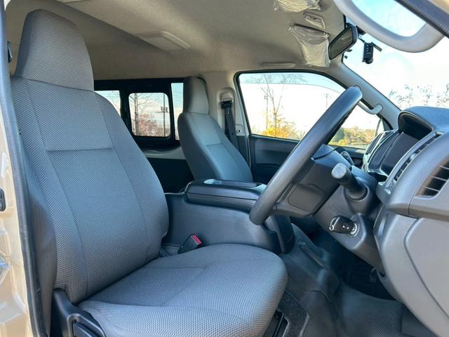 ハイエースワゴン DX 修復無 4WD 10人乗 ベージュ全塗装 GI★GEARルーフカーゴ ホワイトリボンタイヤ インナ-ブラックLEDヘッドライト 純正スライド小窓 純正ナビ・BT・Bカメラ ETC ドアバイザ キーレス(18枚目)