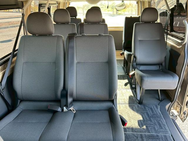 ハイエースワゴン DX 修復無 4WD 10人乗 ベージュ全塗装 GI★GEARルーフカーゴ ホワイトリボンタイヤ インナ-ブラックLEDヘッドライト 純正スライド小窓 純正ナビ・BT・Bカメラ ETC ドアバイザ キーレス(20枚目)