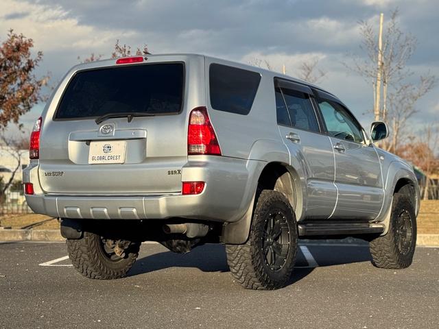 ハイラックスサーフ ＳＳＲ－Ｘ　後期　修復無　社外足廻リフトアップ　ＮＩＴＲＯ　ＰＯＷＥＲ１７ｉｎｃｈＡＷ　社外フロントグリル　Ｆフォグ　純正サイドステップ　ドアバイザ－　開閉式リアウインドウ　７型ナビ・ＴＶ・バックカメラ　ＥＴＣ（13枚目）