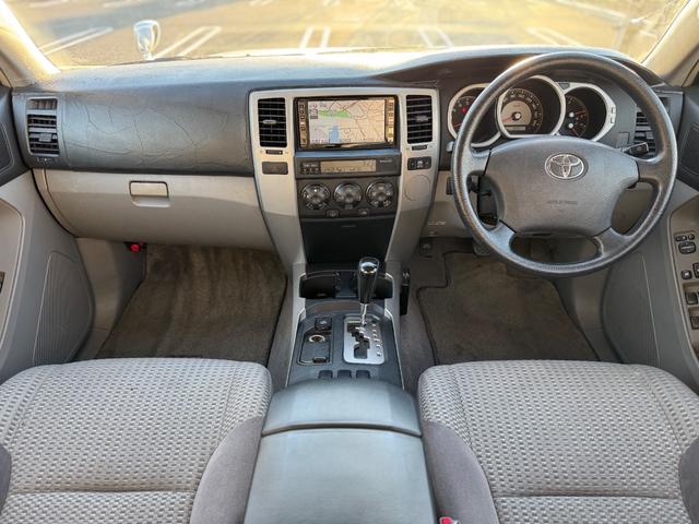 ハイラックスサーフ ＳＳＲ－Ｘ　後期　修復無　社外足廻リフトアップ　ＮＩＴＲＯ　ＰＯＷＥＲ１７ｉｎｃｈＡＷ　社外フロントグリル　Ｆフォグ　純正サイドステップ　ドアバイザ－　開閉式リアウインドウ　７型ナビ・ＴＶ・バックカメラ　ＥＴＣ（15枚目）