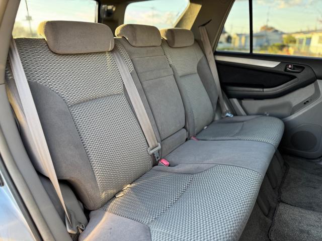 ハイラックスサーフ ＳＳＲ－Ｘ　後期　修復無　社外足廻リフトアップ　ＮＩＴＲＯ　ＰＯＷＥＲ１７ｉｎｃｈＡＷ　社外フロントグリル　Ｆフォグ　純正サイドステップ　ドアバイザ－　開閉式リアウインドウ　７型ナビ・ＴＶ・バックカメラ　ＥＴＣ（20枚目）