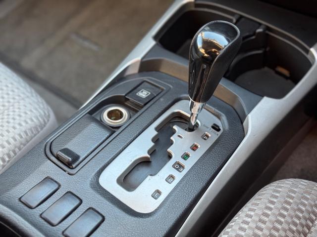 ハイラックスサーフ ＳＳＲ－Ｘ　後期　修復無　社外足廻リフトアップ　ＮＩＴＲＯ　ＰＯＷＥＲ１７ｉｎｃｈＡＷ　社外フロントグリル　Ｆフォグ　純正サイドステップ　ドアバイザ－　開閉式リアウインドウ　７型ナビ・ＴＶ・バックカメラ　ＥＴＣ（31枚目）