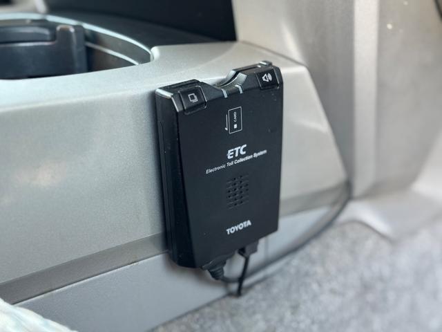 ハイラックスサーフ ＳＳＲ－Ｘ　後期　修復無　社外足廻リフトアップ　ＮＩＴＲＯ　ＰＯＷＥＲ１７ｉｎｃｈＡＷ　社外フロントグリル　Ｆフォグ　純正サイドステップ　ドアバイザ－　開閉式リアウインドウ　７型ナビ・ＴＶ・バックカメラ　ＥＴＣ（33枚目）